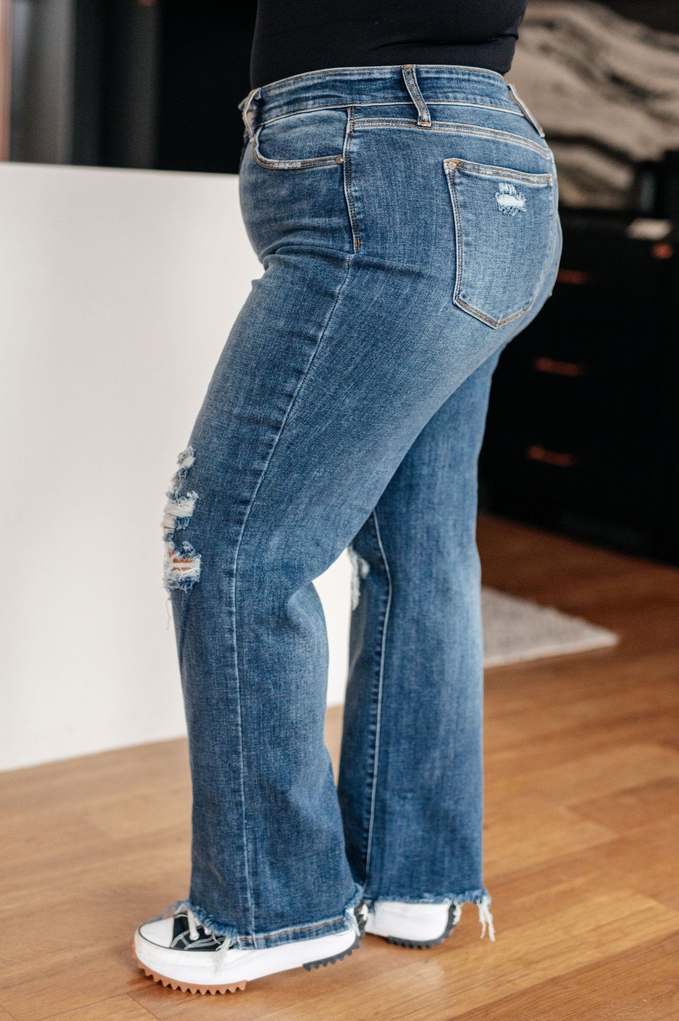 Rose High Rise 90's Straight Jeans in Dark Wash - PEONIES & LIME