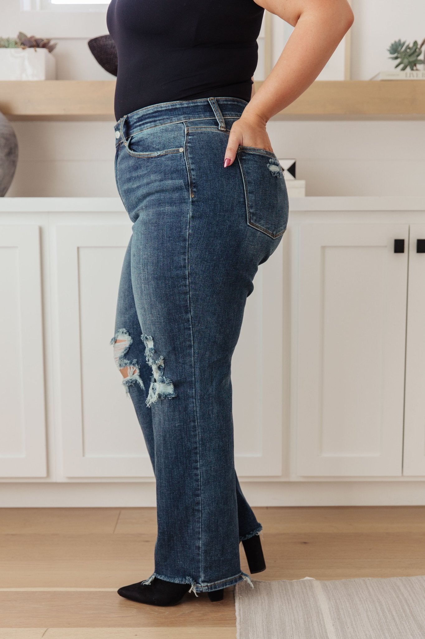 Rose High Rise 90's Straight Jeans in Dark Wash - PEONIES & LIME
