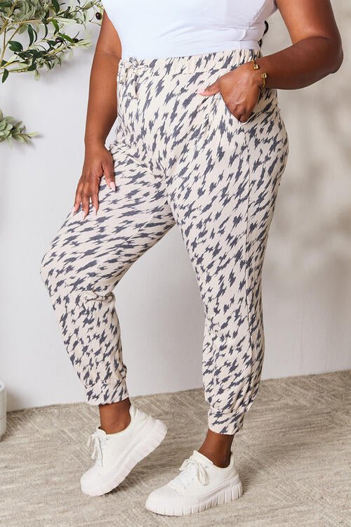 The Cassidy Printed Drawstring Pants - PEONIES & LIME
