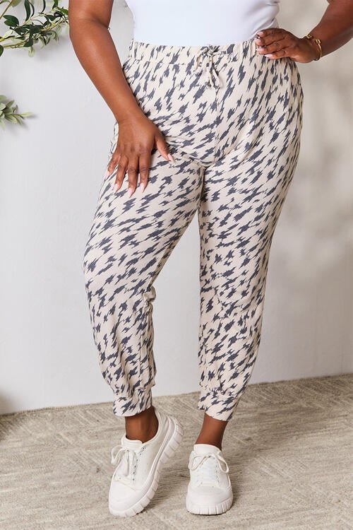 The Cassidy Printed Drawstring Pants - PEONIES & LIME