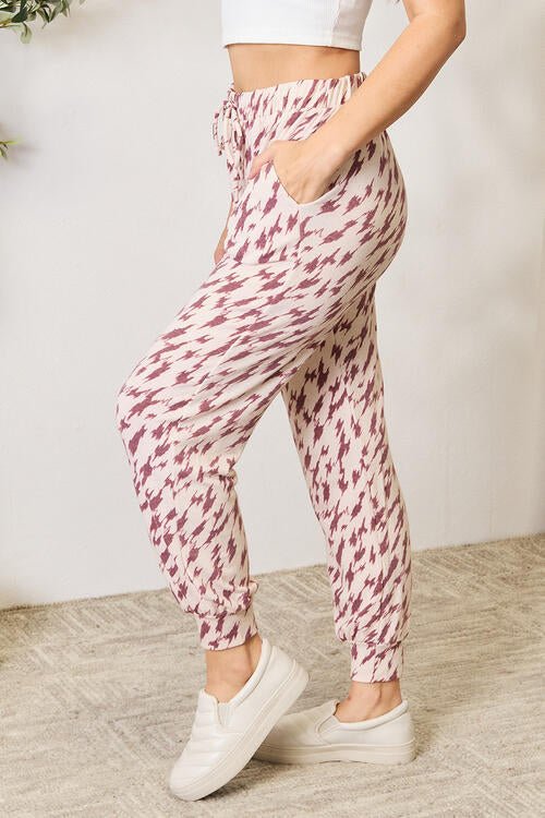 The Samara Printed Drawstring Pants - PEONIES & LIME