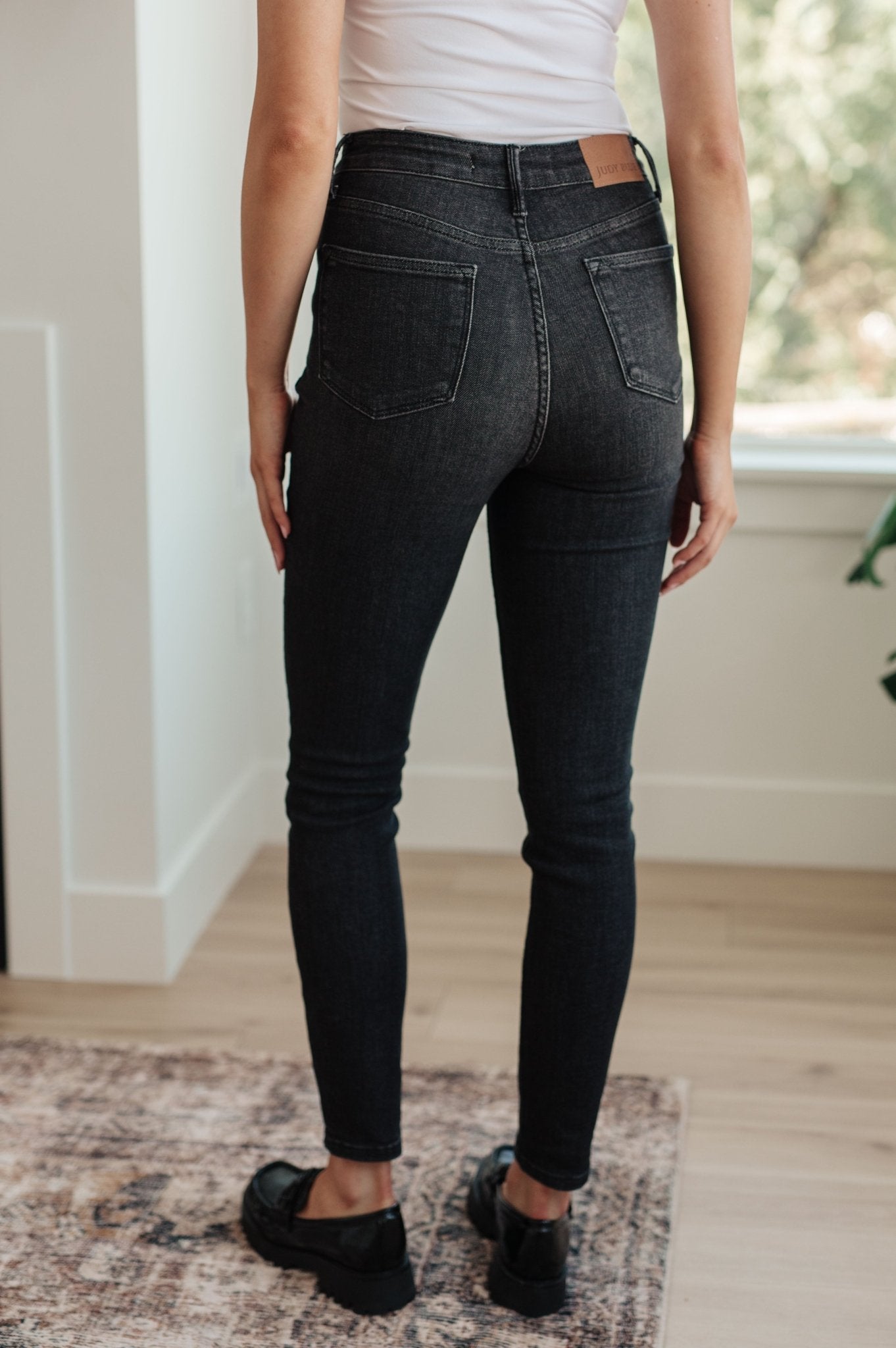 Octavia High Rise Control Top Skinny Jeans in Washed Black - PEONIES & LIME