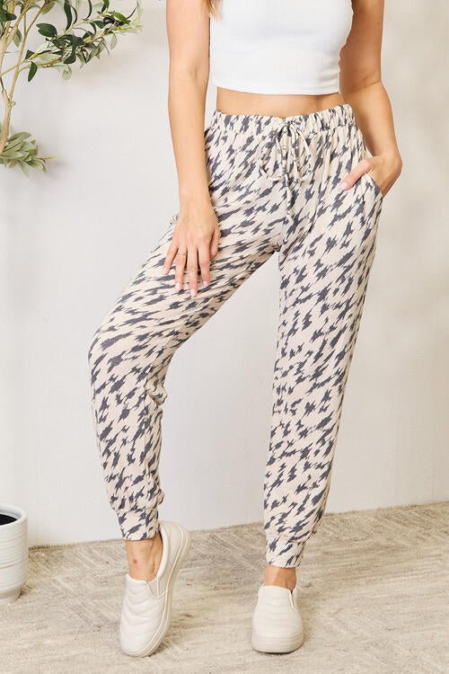 The Cassidy Printed Drawstring Pants - PEONIES & LIME