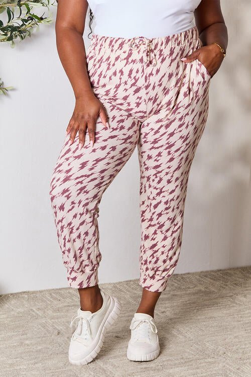 The Samara Printed Drawstring Pants - PEONIES & LIME